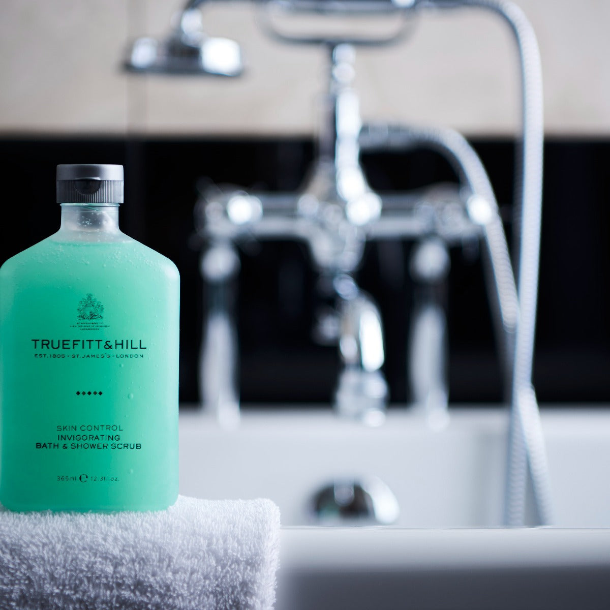 Truefitt & Hill Skin Control  Bath & Shower Scrub for Men 365ML - Truefitt & Hill India
